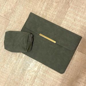 Travel cosmetic bags